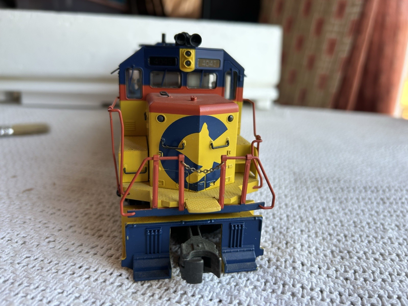 O K-Line K2496-4043 WM Chessie GP38-2 Scale Diesel Engine – (VG BOXED)