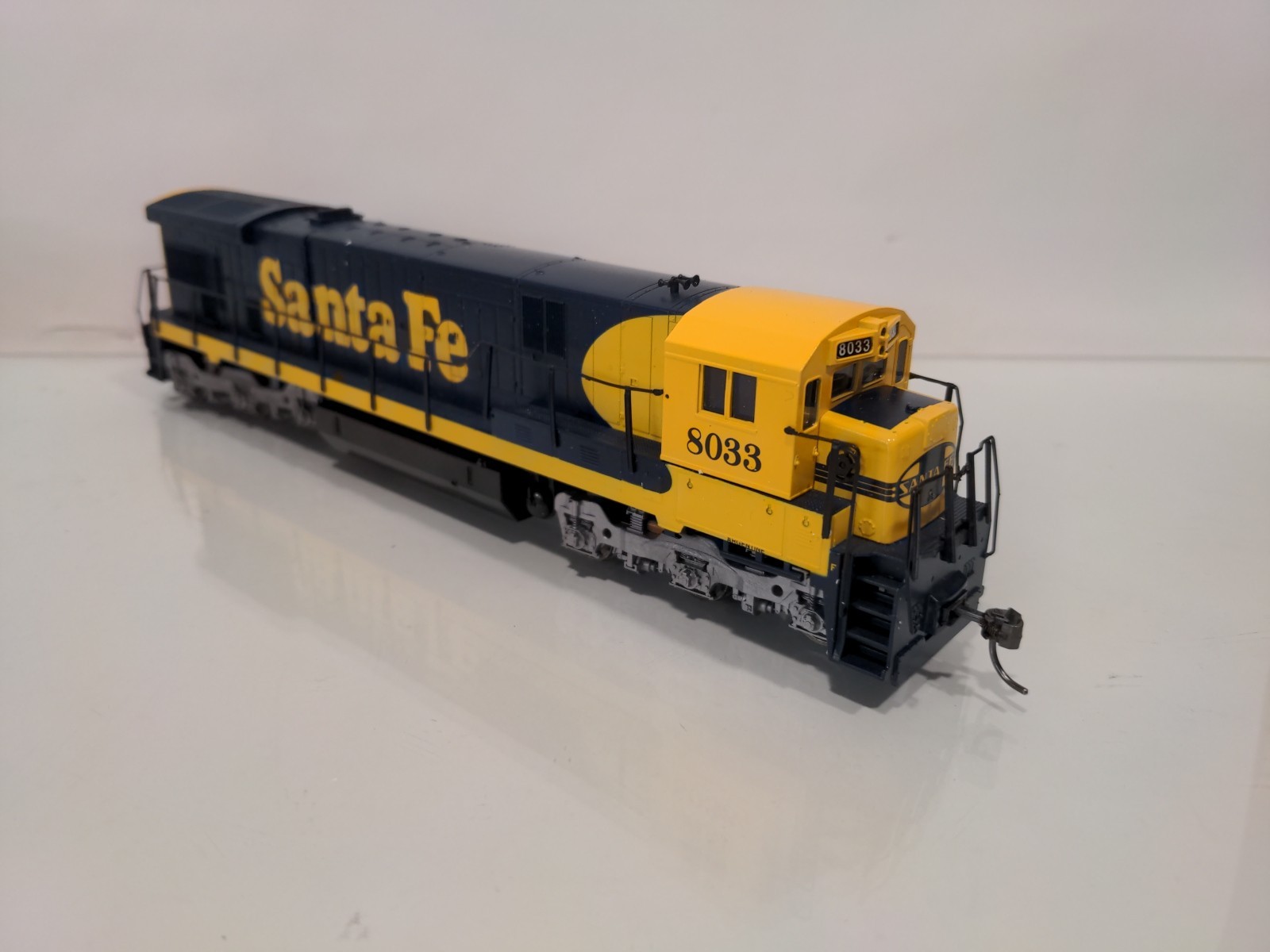 HO Atlas 8603 Santa Fe GE C30-7 ATSF 8033