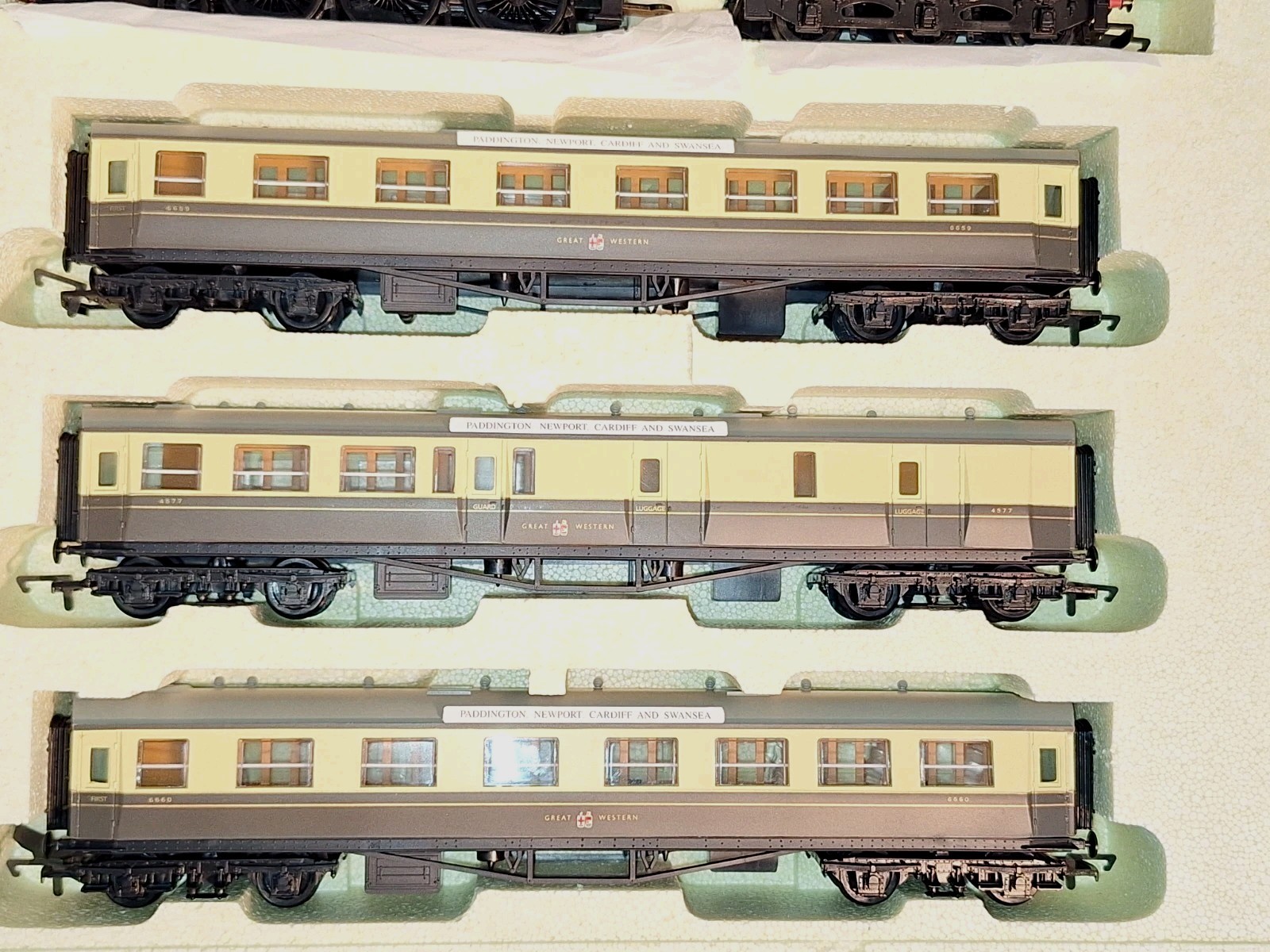 Hornby R2025 Great Western Exp Pass Train Pack. Mint, Unused. OO Scale. Boxed