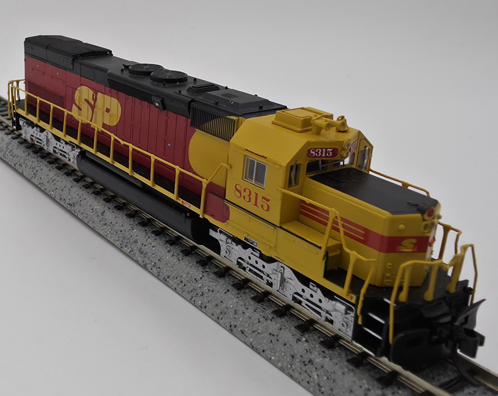 Intermountain N Scale Southern Pacific #8315 Kodachrome SD40T-2 w/ silent DCC