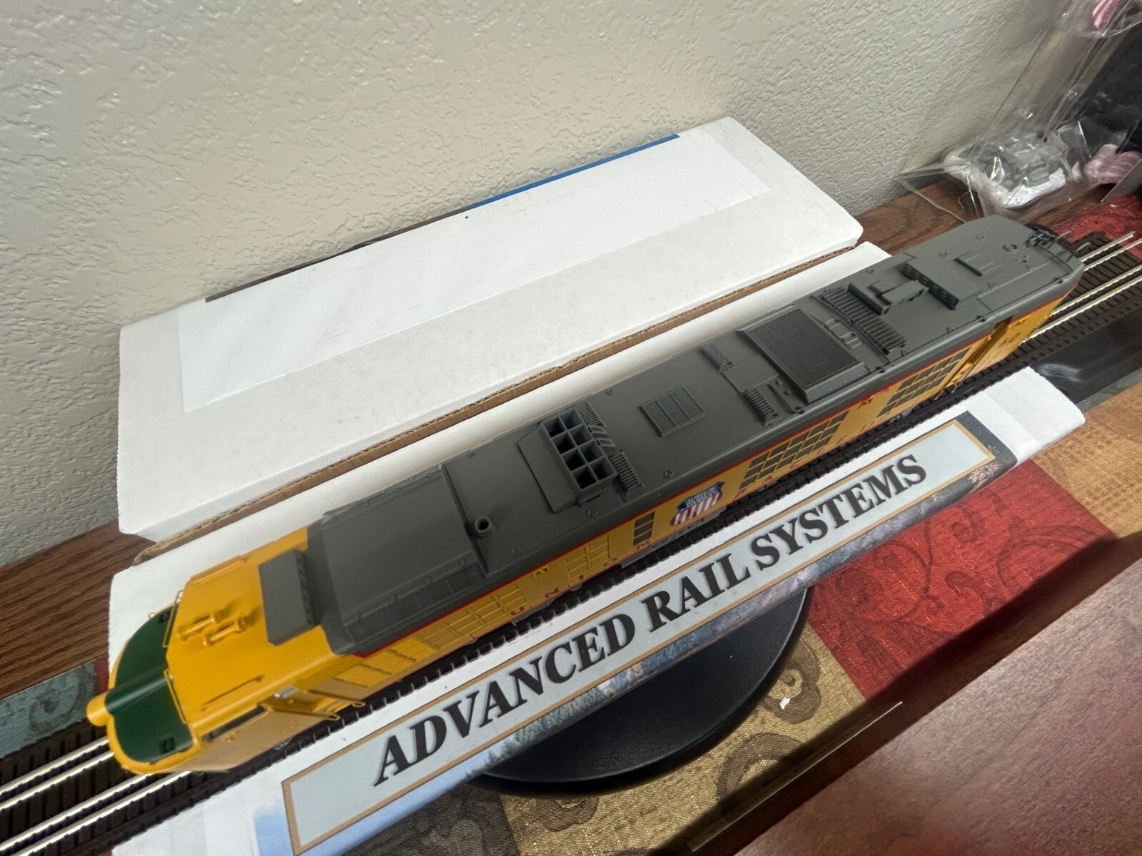 UNION PACIFIC – 1st GEN GAS TURBINE #60 LOCO – DC/DCC plug – HO Scale – NEW