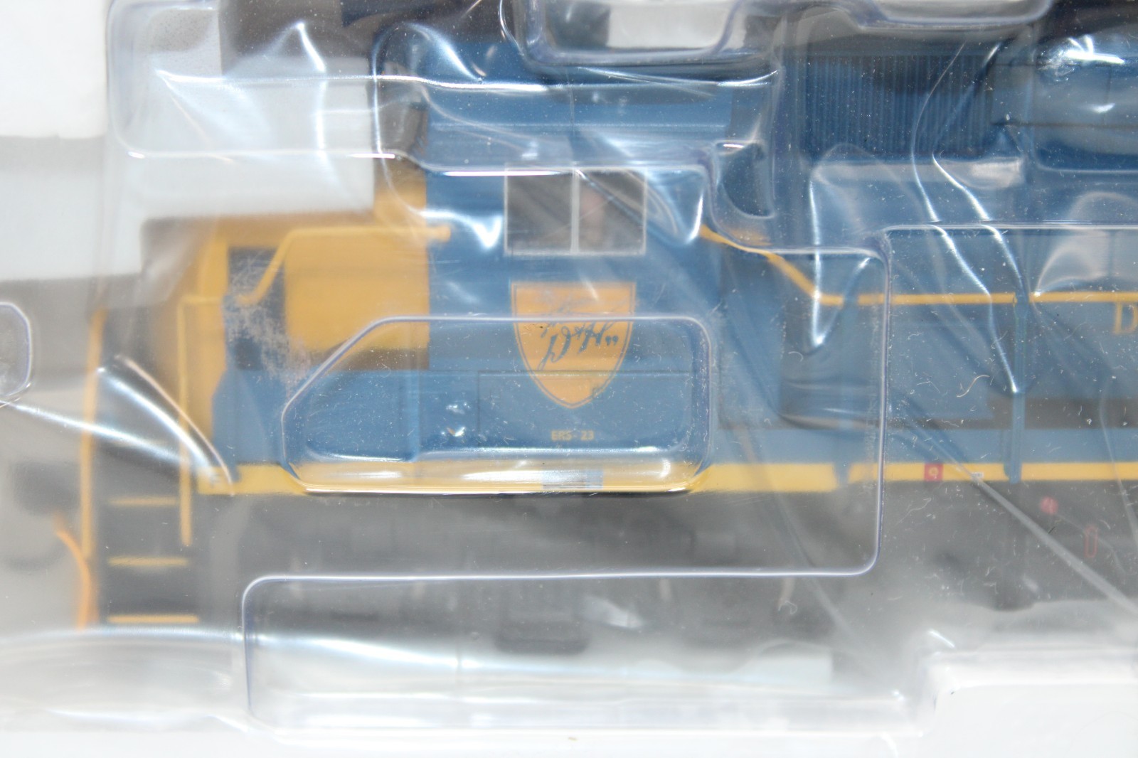 Atlas HO Scale D&H Delaware Hudson GP39-2 Ph 1 Diesel Locomotive #7402 DCC Ready