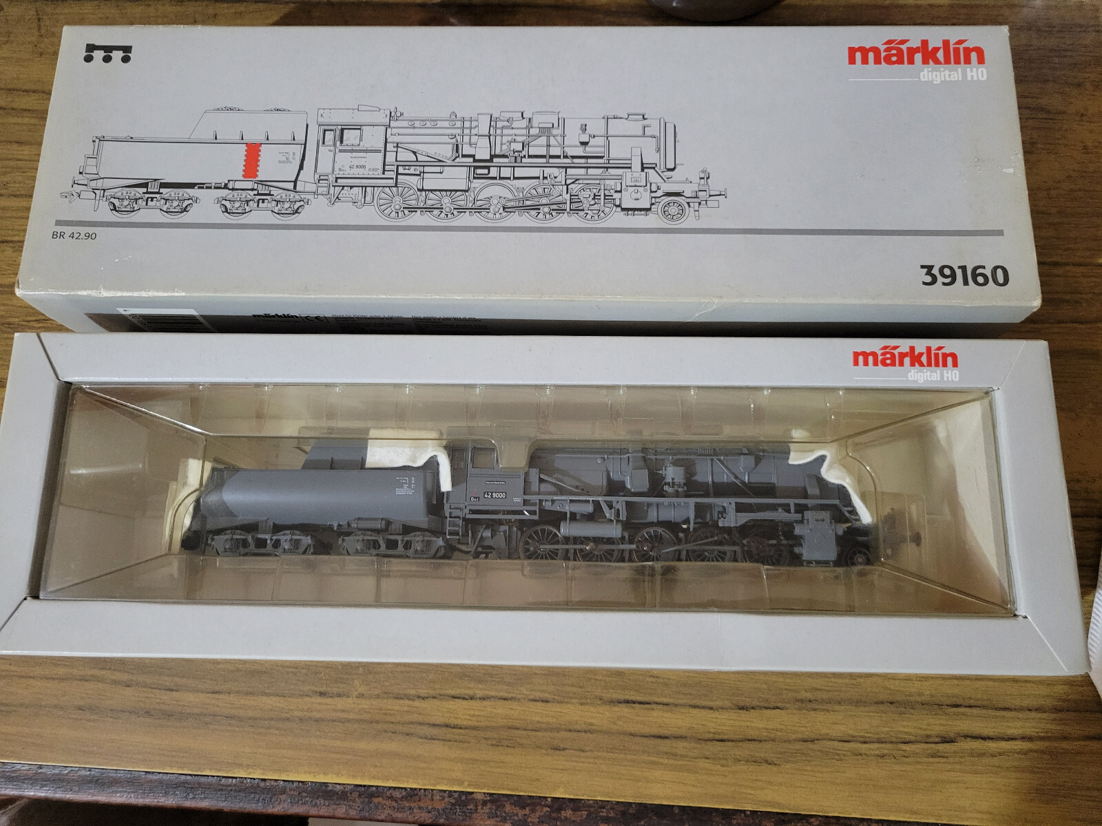 Marklin 39160 DB HO Scale BR42.90 Franco-Crosti Steam Locomotive and Tender LNIB