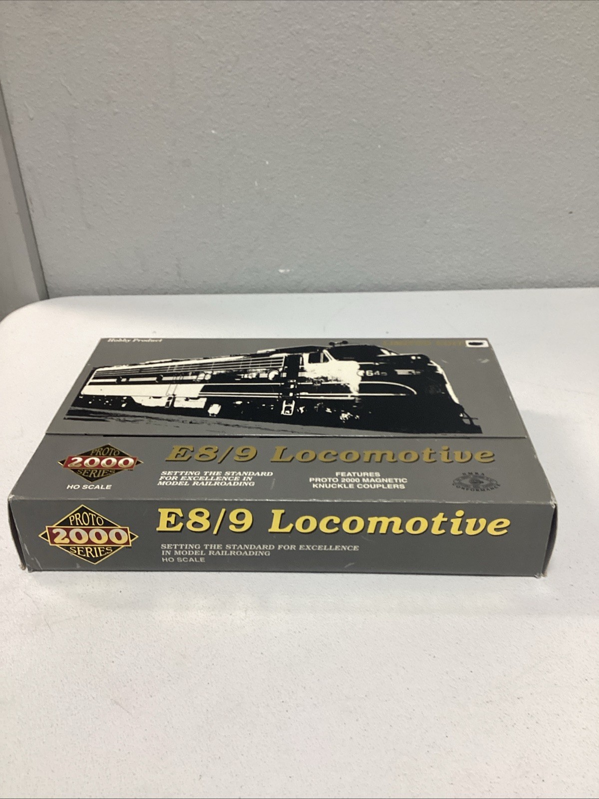 Proto 2000 Series E8/9 LOCOMOTIVE #5765 Unverified if in working order KB12212