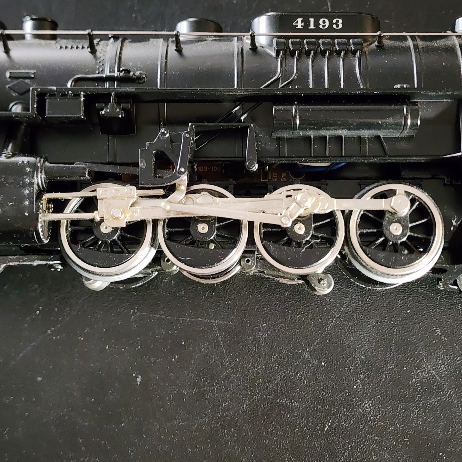 Lionel O Gauge 2-8-4 AT & SF # 4193 with Santa Fe Tender. Our XS144