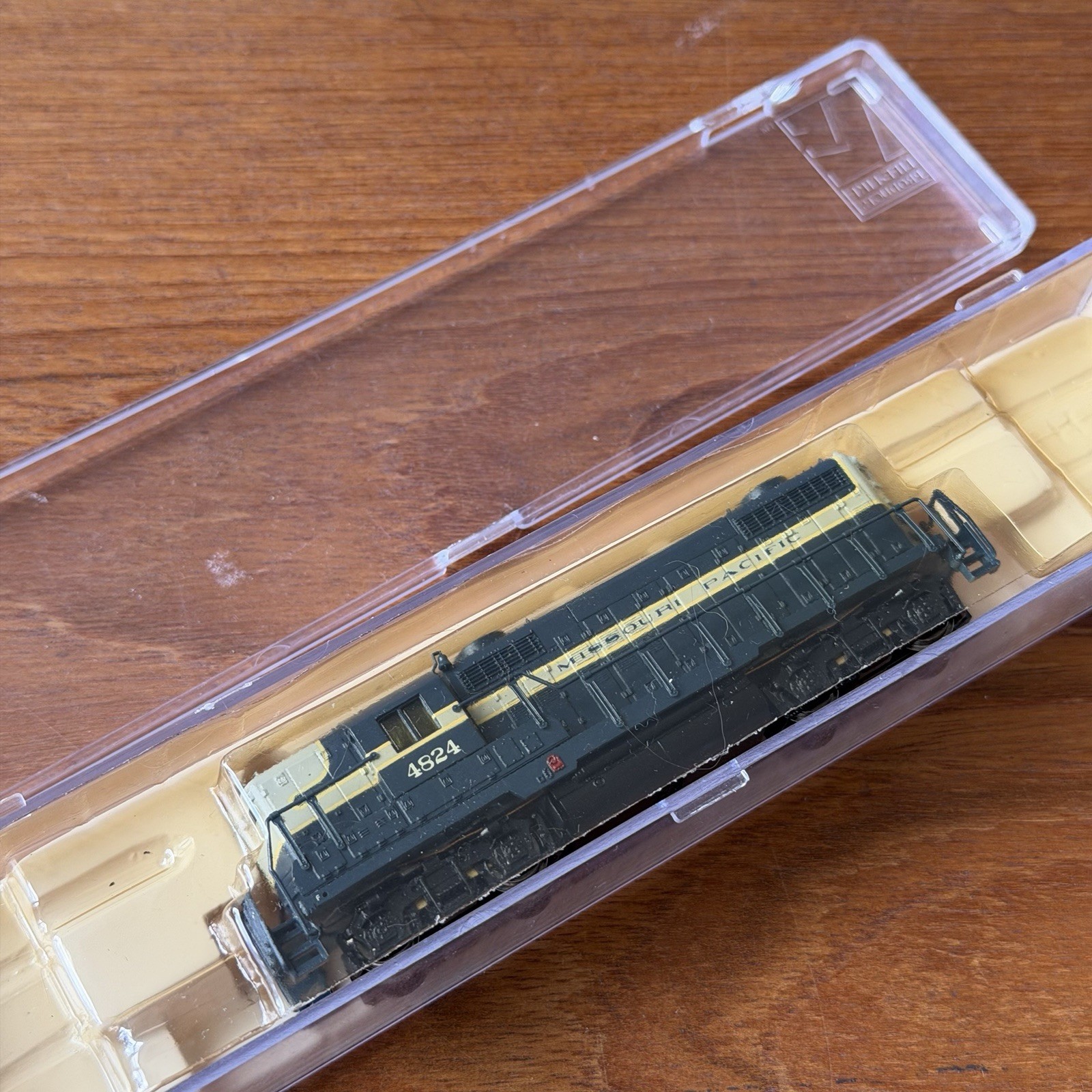 N Scale Life Like Missouri Pacific GP18 7111 Locomotive #4822 + 7120 #4824 Shell