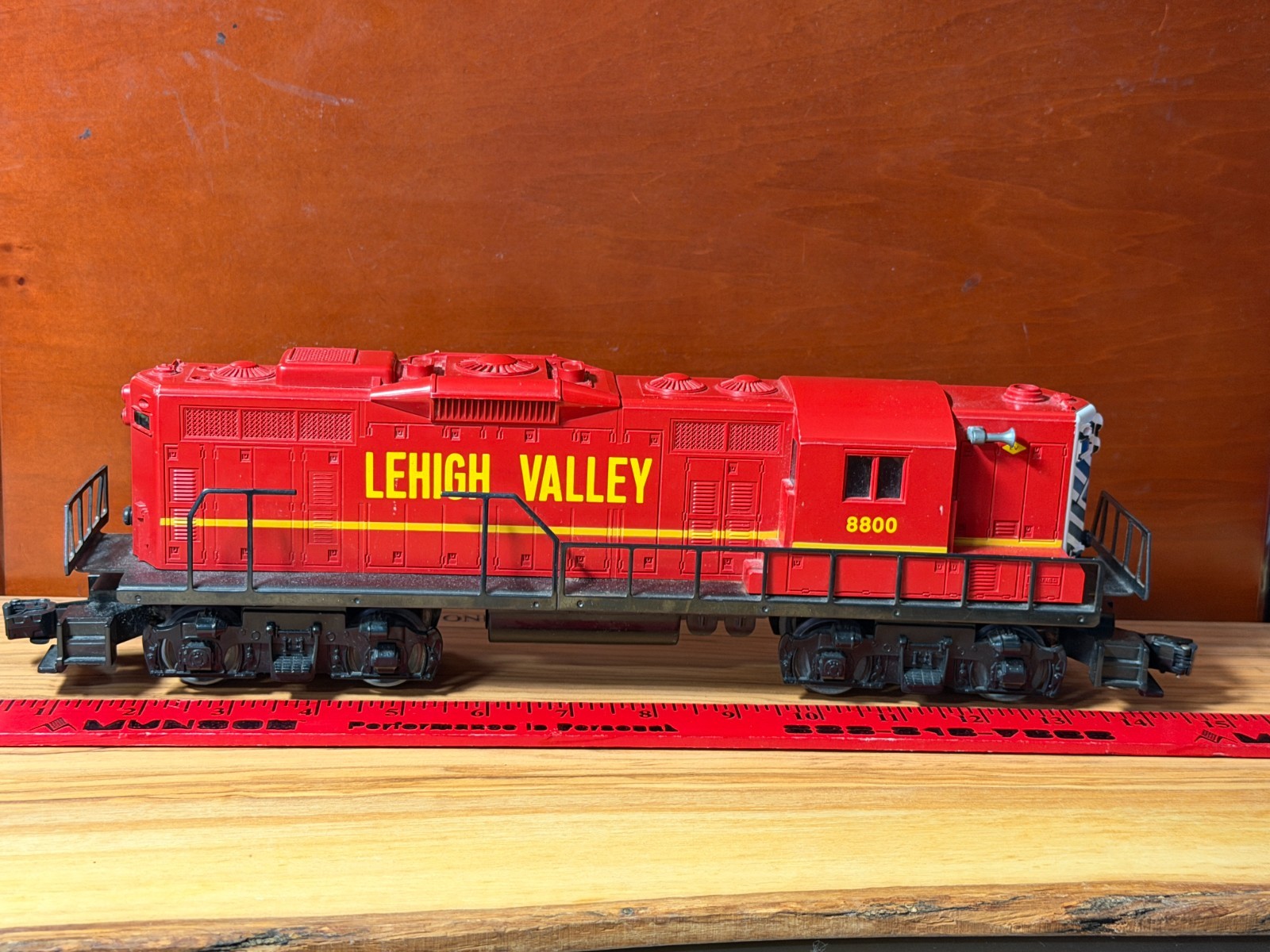 Lionel Locomotive #8800 Lehigh Valley GP-9 Diesel Engine Train 6-18800 – Runs