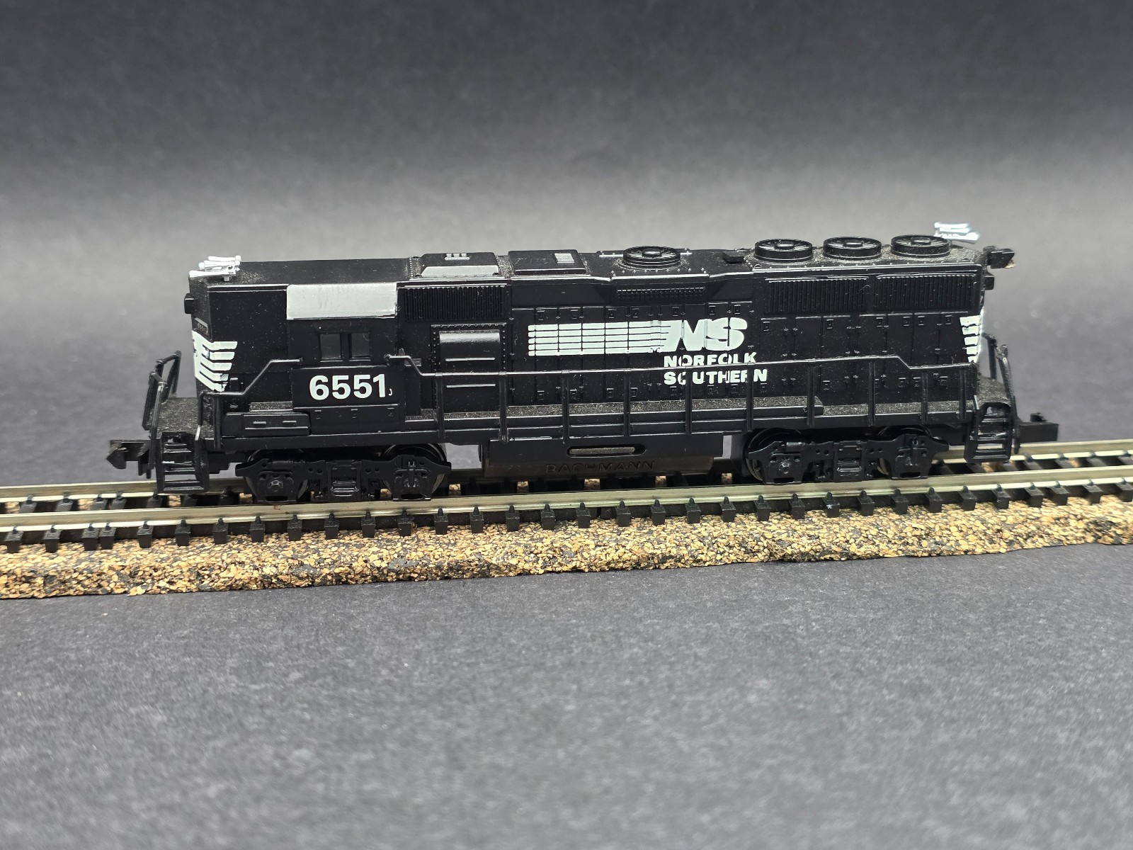 N scale BACHMANN 61291 DIESEL W/8WHEEL DRIVE GP 50 NORFOLK & SOUTHERN NIB
