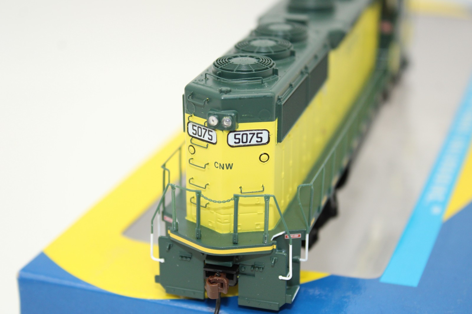 Athearn HO Scale C&NW Chicago North Western EMD GP50 Diesel Locomotive #5075