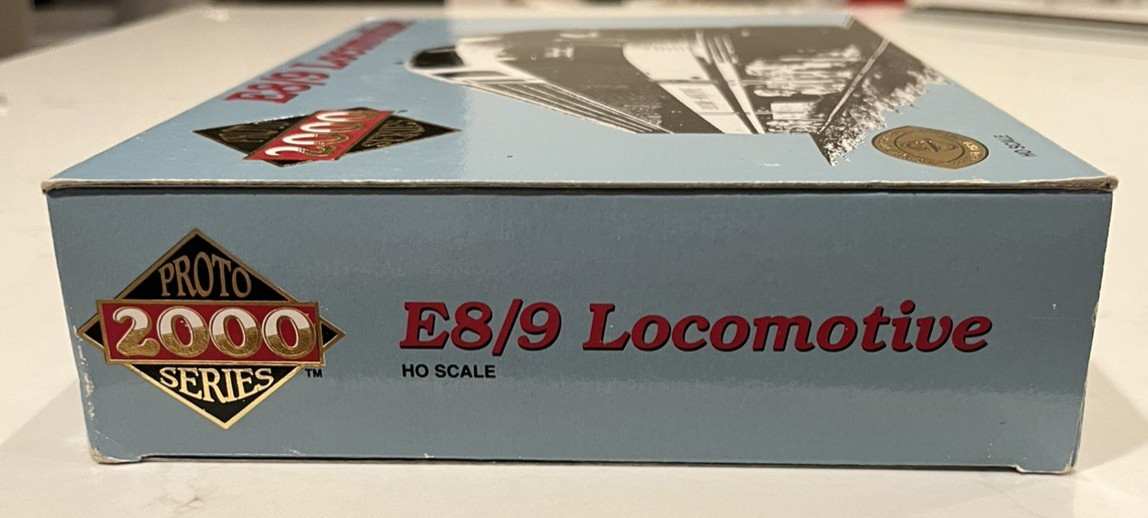 HO PROTO 2000, #6910 EMD E8/9 Southern, Tuxedo Scheme, w/MARS light, 21011, Read