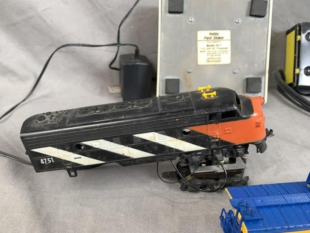 Train Engines (1405 x 2, 4751), Transformers (Robart, Tyco) etc. – lot of 9 pcs