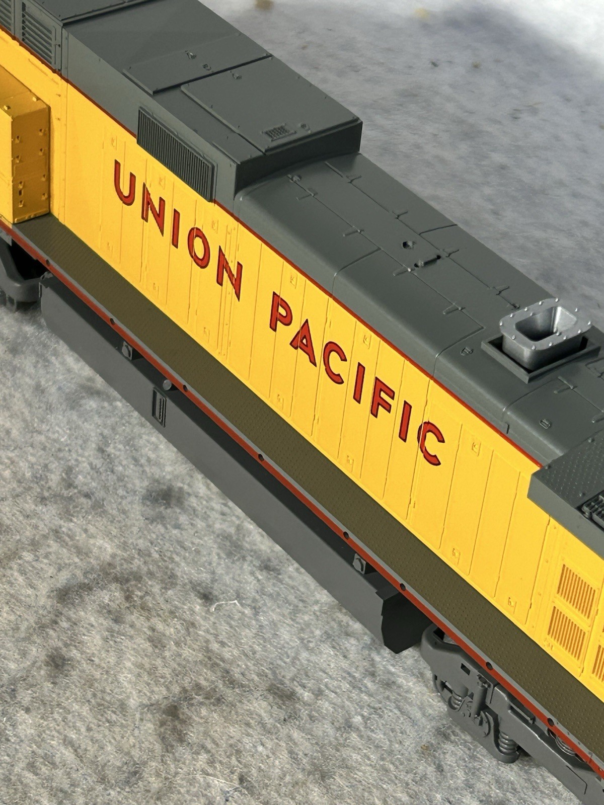 Beautiful KATO Union Pacific RR C-44-9W Diesel Engine HO
