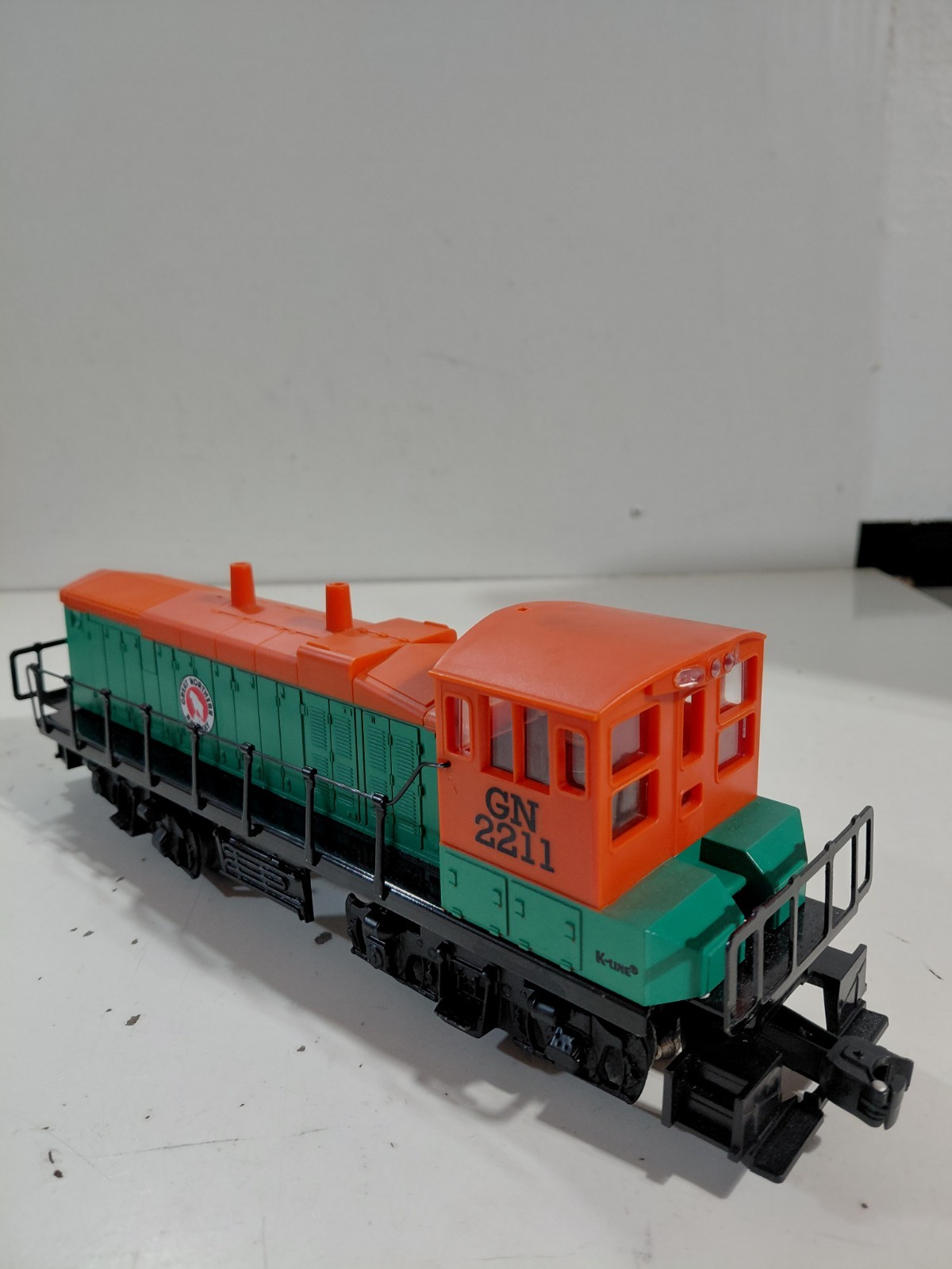K-Line 2211 O Gauge Model Railroad Great Northern MP15 Diesel Switcher Engine