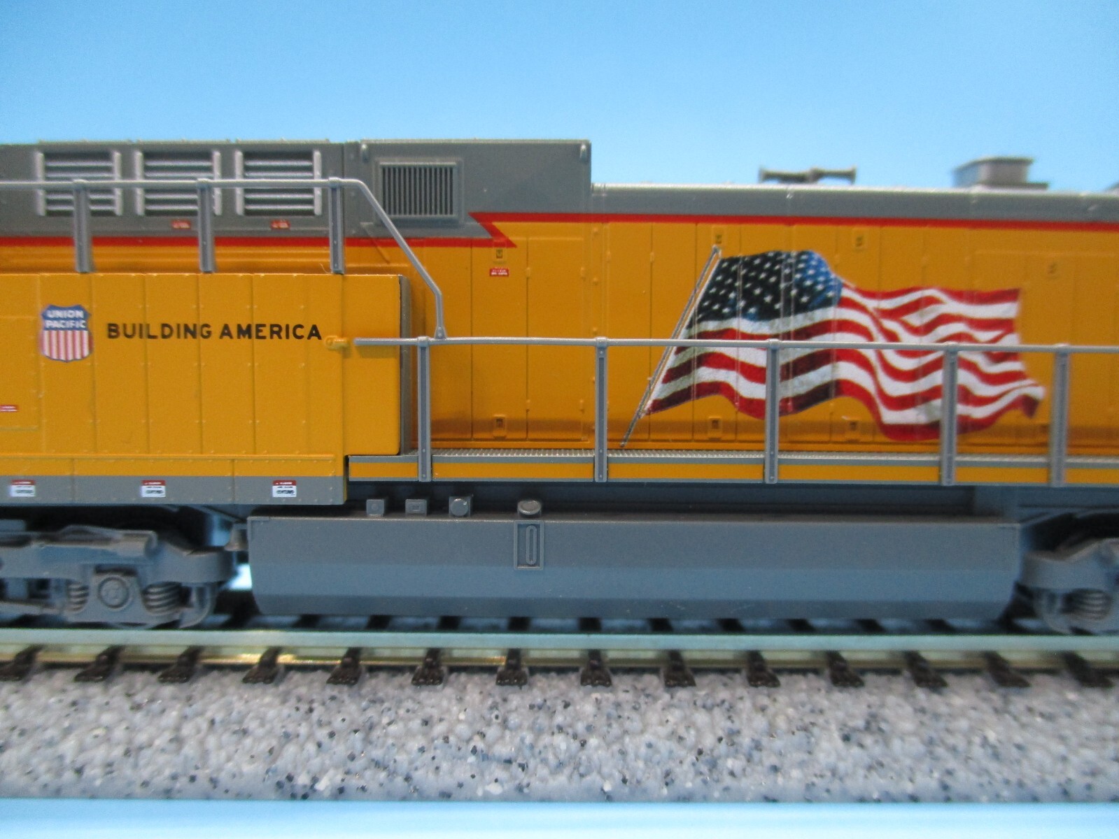 KATO N SCALE LOCOMOTIVE – AC4400CW – UNION PACIFIC #6730 – DC/DCC READY-176-7040