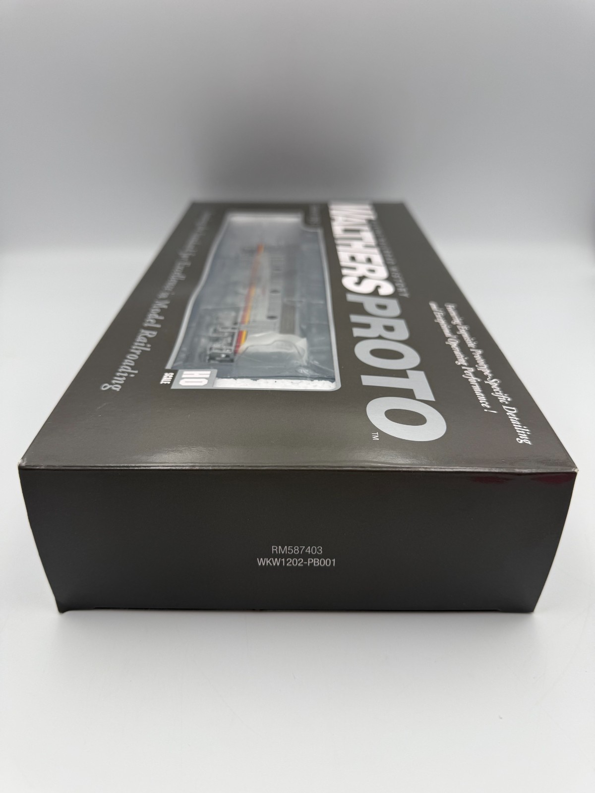 HO Walthers Proto 2000 Modernized F3B Santa Fe #16-A. Factory DCC/Sound. NIB