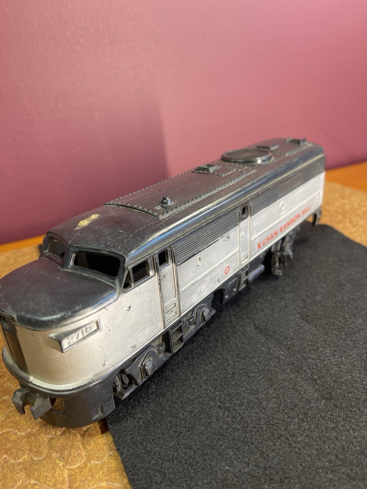 Vintage Train – KMT Kusan ‘Auburn’ 2716 ALCO Dummy Diesel Locomotive Kannon Ball