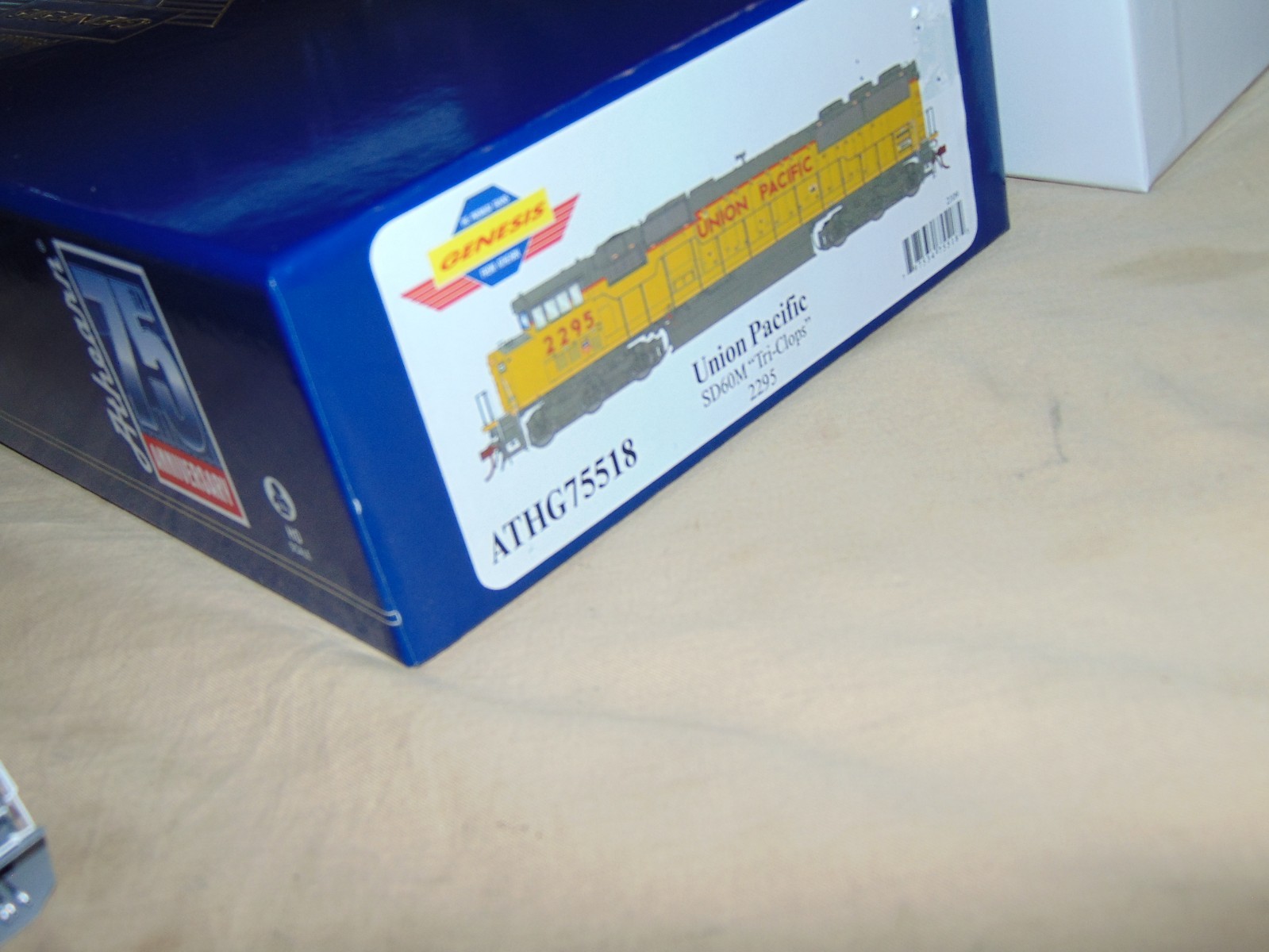ATHEARN GENESIS HO 75518 UNION PACIFIC SD60M TRI CLOPS DIESEL -BRAND NEW