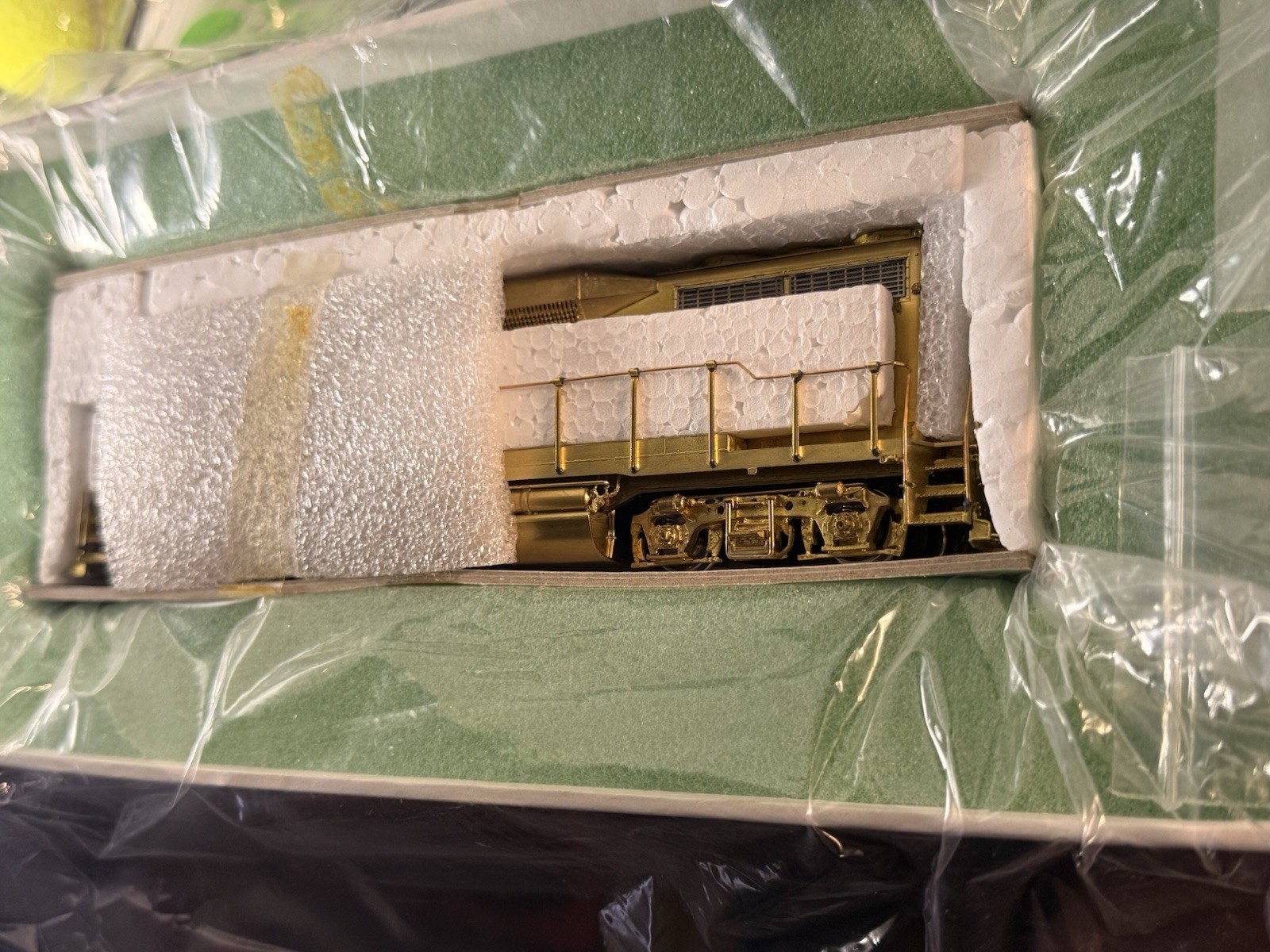 Overland Models – Brass – SP (Southern Pacific) GP30 Phase II Low Hood – NEW