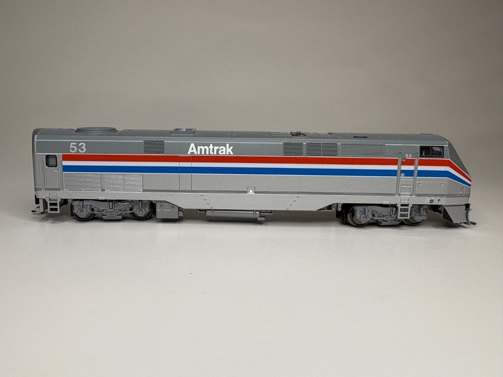 Kato n scale Amtrak P42 Phase III Set of 2 #9, #53 Very Clean! MPN #106-6101