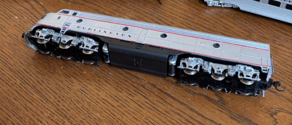 Rivarossi Ho Burlington EMD E-9 Diesel Locomotive Metal Wheels, Nicely Weathered