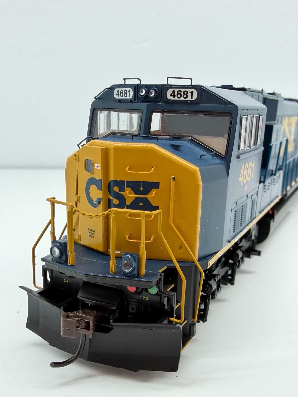 Athearn Genesis HO SD70M CSX #4681 YN3 Scheme G6172 Diesel Locomotive MINT OOP