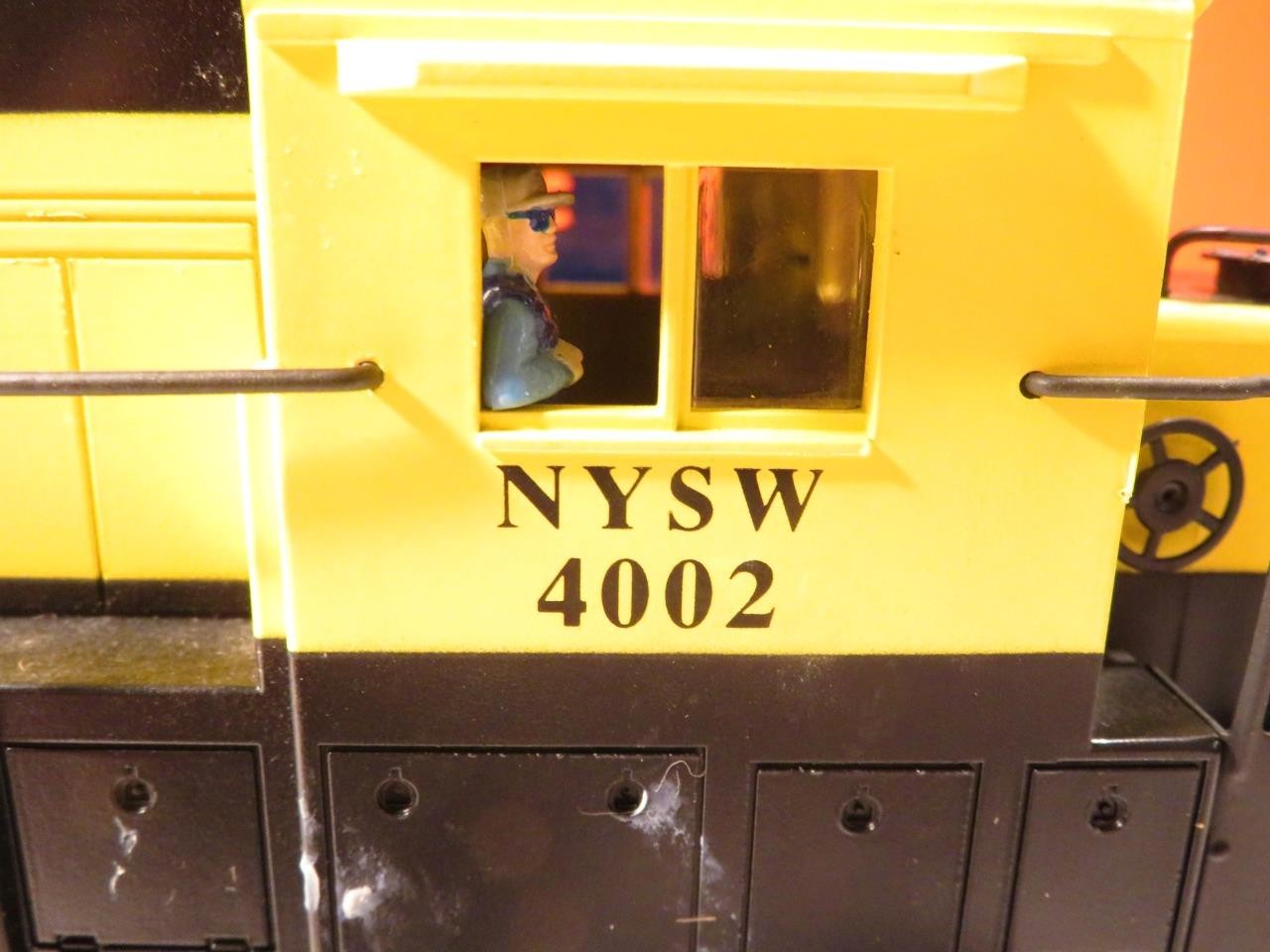 MPC LIONEL- 18211 SUSQUEHANNA DASH 8-40B DIESEL- RUNS FINE- EXC.- BXD- H!