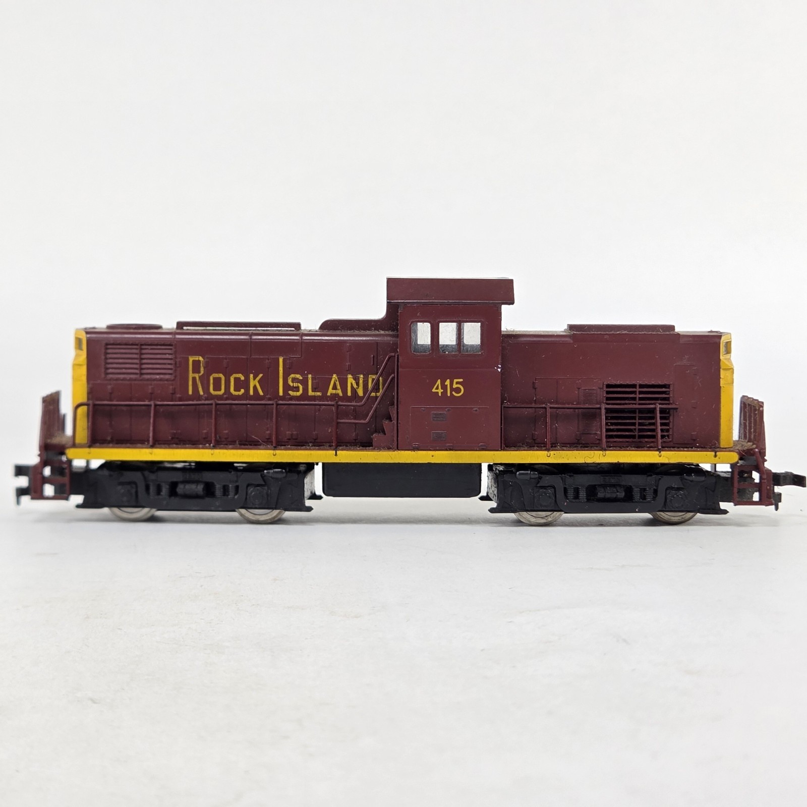 HO Scale Mehano Rock Island #415 Center Cab Switcher