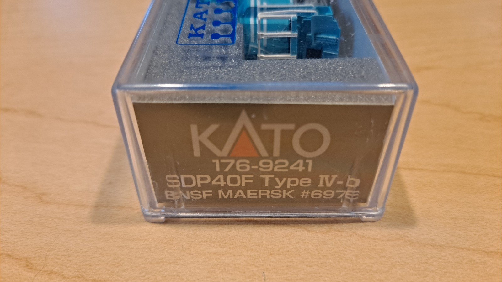 kato n scale sdp40f BNSF Mearsk