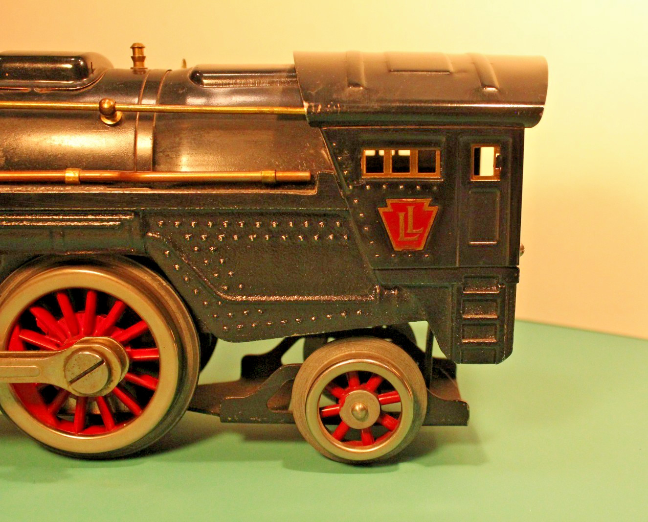 LIONEL 1835-E STANDARD GAUGE STEAM LOCOMOTIVE & COAL TENDER, RUNS (1934-1939)