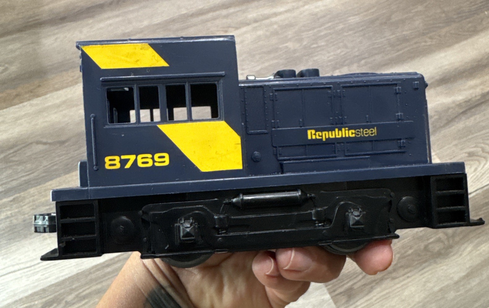 Lionel 6-8769 O Gauge Republic Steel Diesel Locomotive Railroad Train
