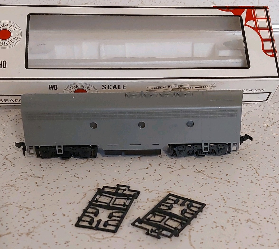 Stewart/Kato F3B Phase IV Powered Undecorated HO Scale 8401 NIOB