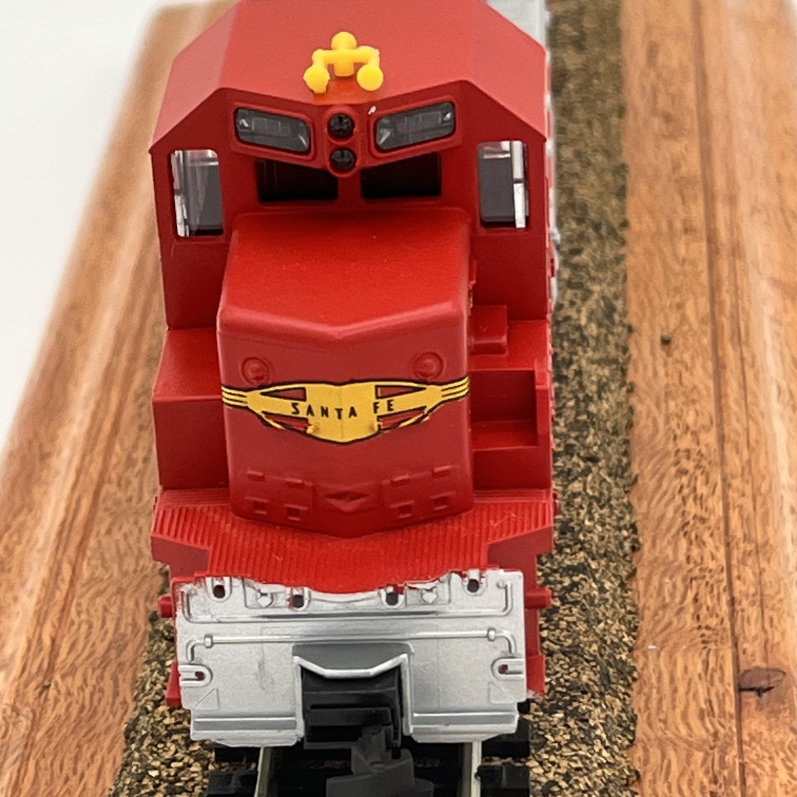 MEHANO HO Scale Santa Fe Diesel Locomotive #100 With IMEX display Box