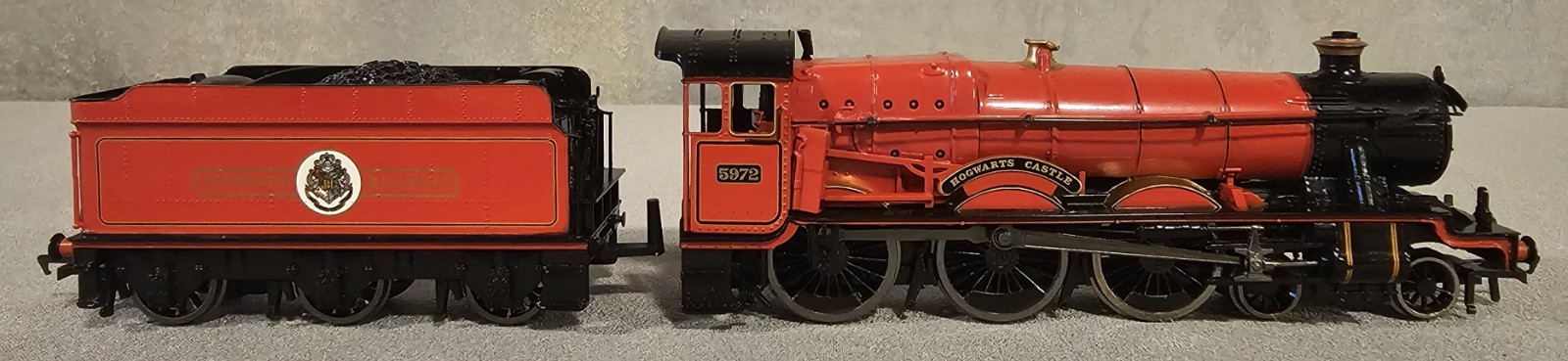 Bachmman HO Harry Potter Hogwarts Castle Express 4-6-0 Steam Locomotive & Tender