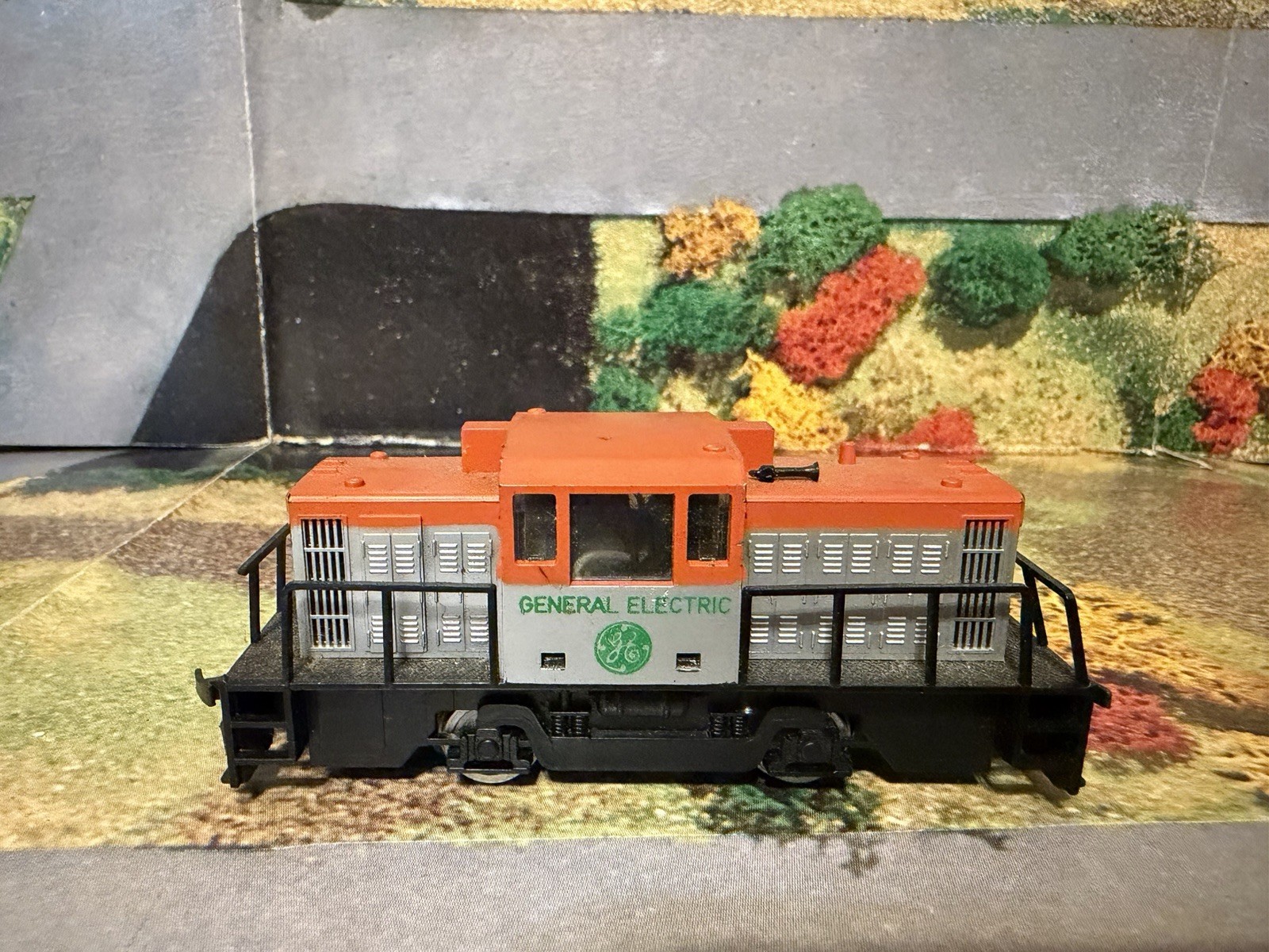 HO Scale GE General Electric Switcher Locomotive Tested Runs