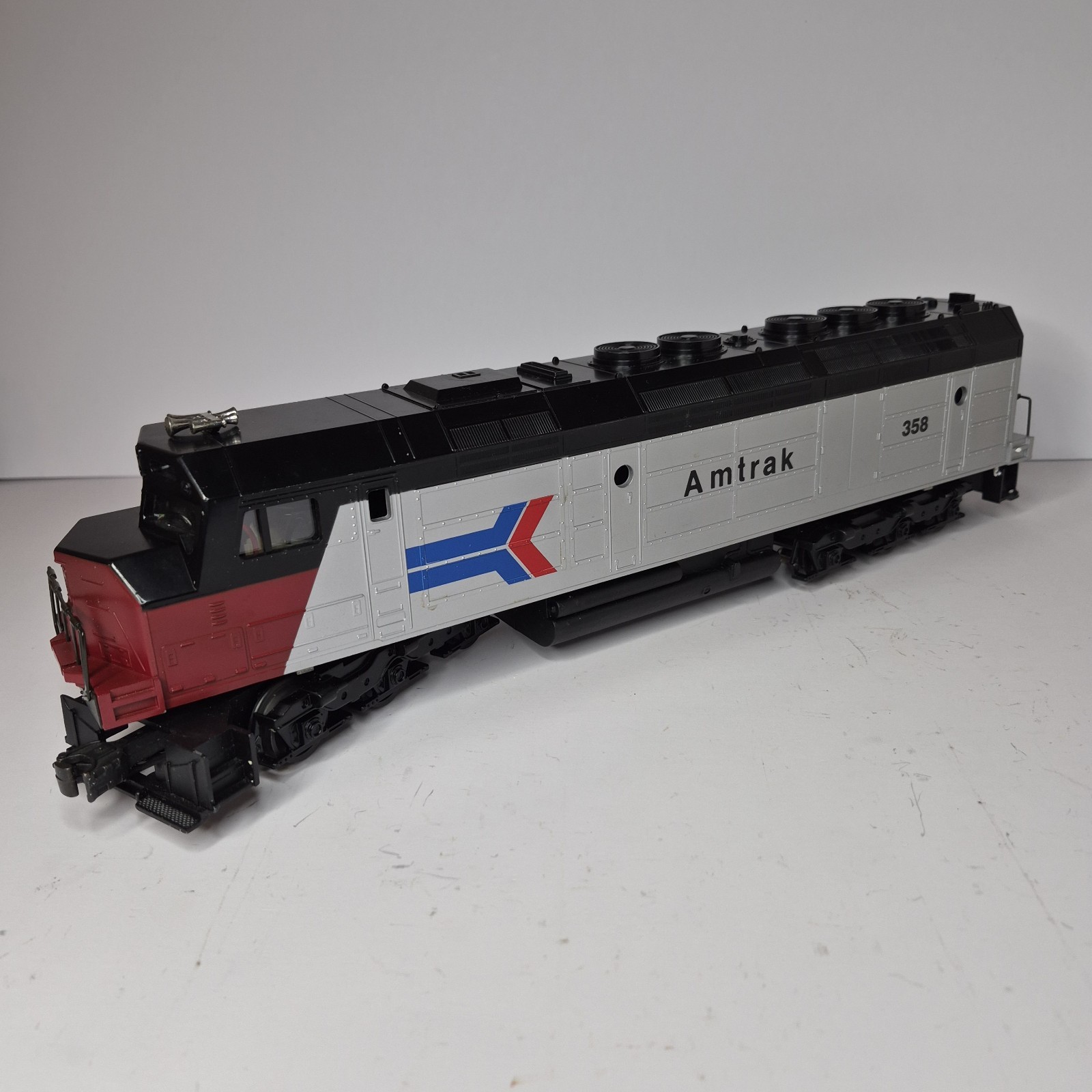 Williams O Scale Amtrak FP45 Engine With Box #358 “READ”