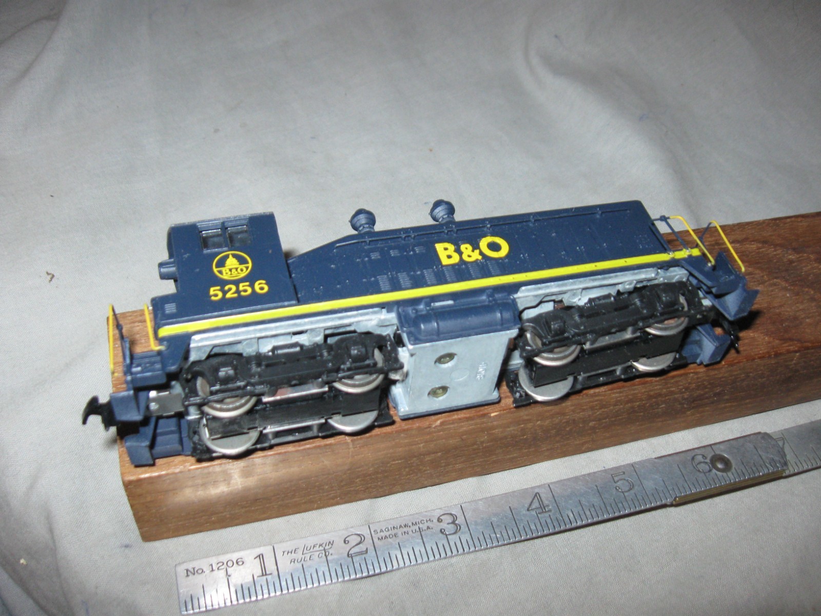 X4700 HO ATHEARN BALTIMORE & OHIO RR 5256 EMD SW7 DIESEL LOCO