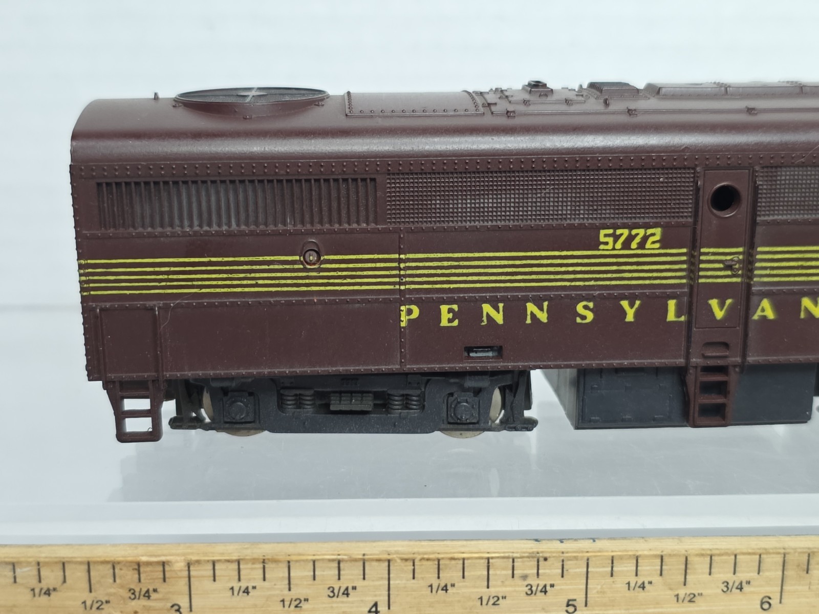 Roco HO Scale Dummy Pennsylvania PRR 5772 FA Diesel Locomotive Need Rear Coupler