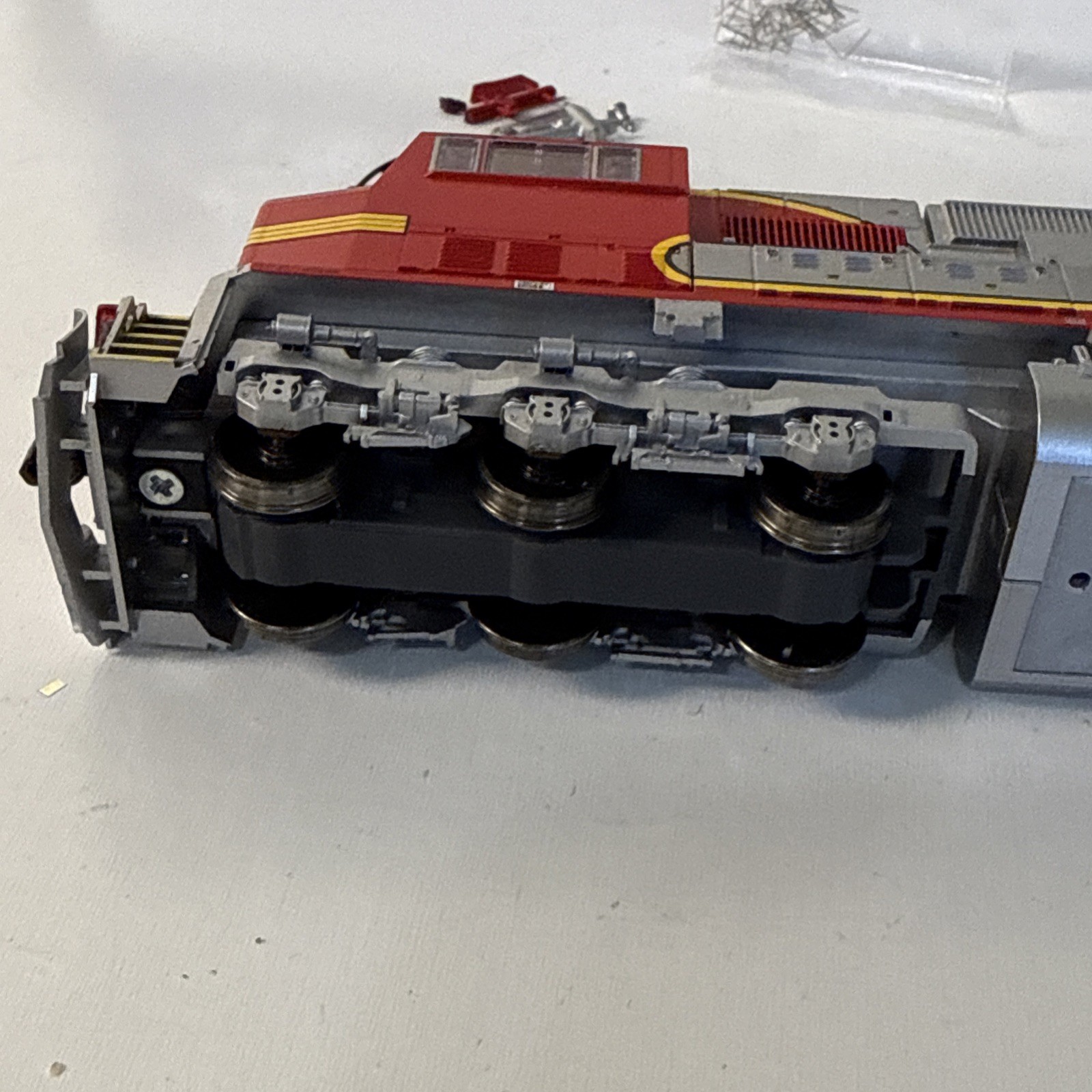 ATHEARN / GENESIS # G6135~ BNSF SD75M POWERED LOCOMOTIVE # 8270 ~HO SCALE