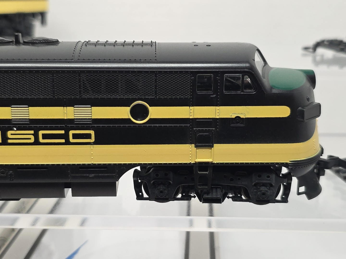 Stewart/Kato HO Scale 8330 Frisco F3 A/B Phase III Both Powered NIB
