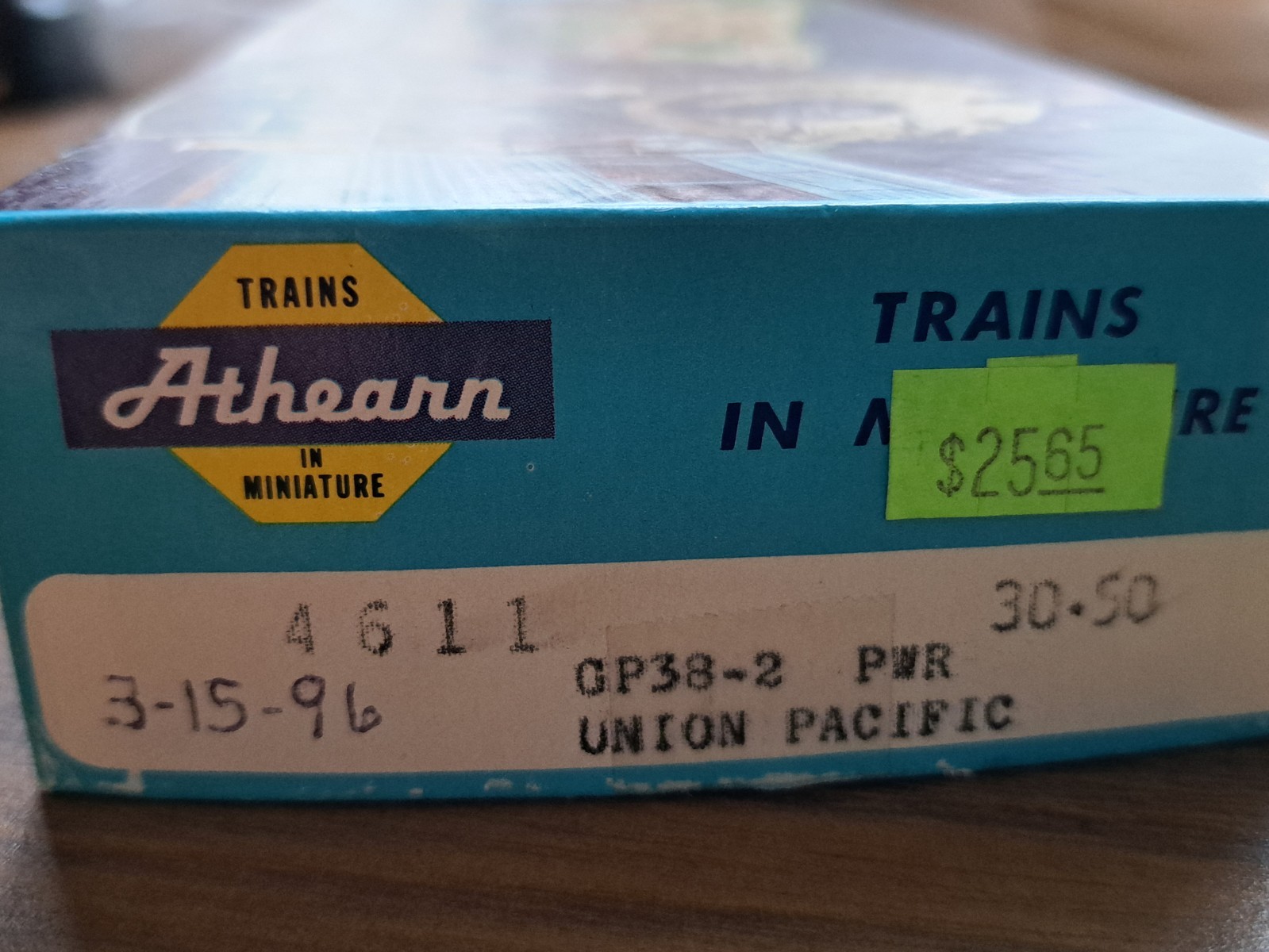 Athearn HO UP 2056 GP38-2 Powered Locomotive Excellent w/ Original Box