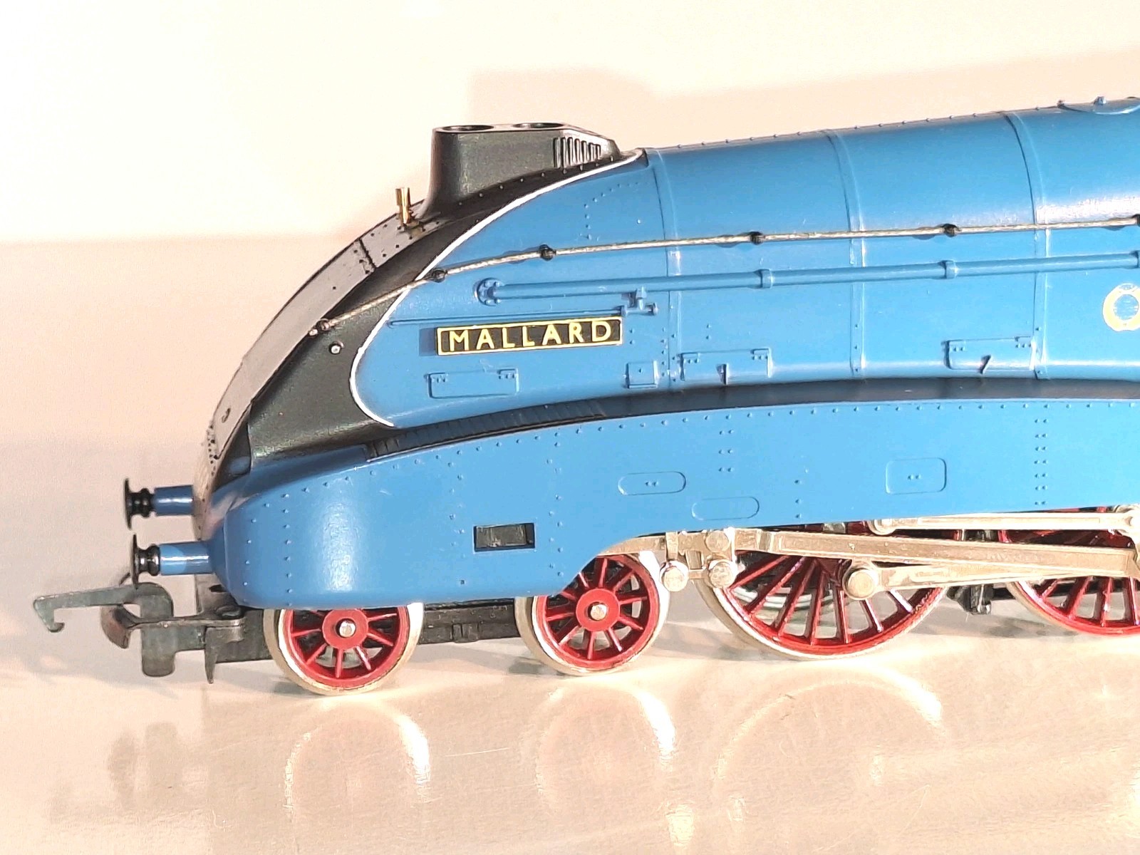 Hornby R077 LNER A4 Class Mallard. New Old Stock. Mint Cond. Boxed. 2 Rail DC.OO