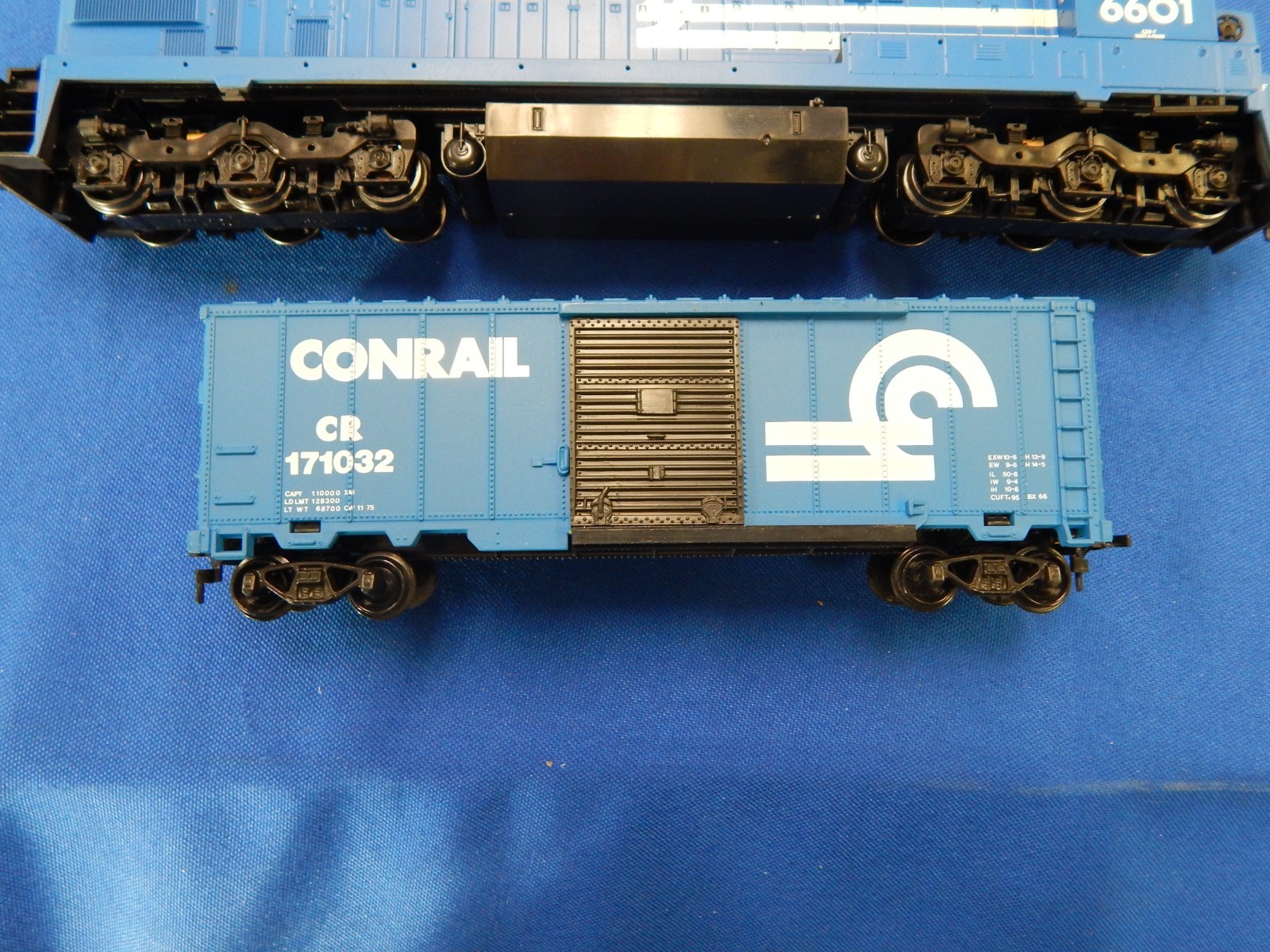 HO Atlas C30-7 No. 8609 Conrail #6601 Locomotive Engine & Model Power Box Car