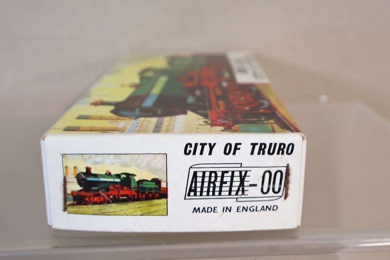 AIRFIX R302 OO GAUGE GWR 4-2-2 CITY of TRURO LOCOMOTIVE 3440 MODEL KIT op