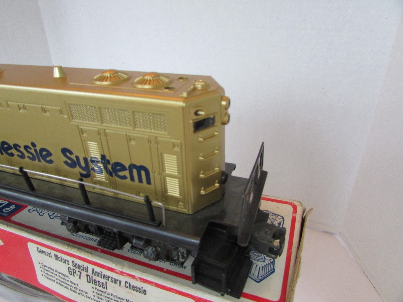 Lionel 6-8359 General Motors Anniversary Chessie GP-7 Diesel Gold Boxed Used B10
