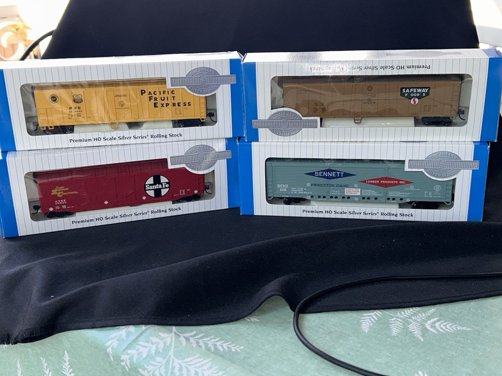 Lot of 4 Bachman HO Silver Series Rolling Stock cars with boxes