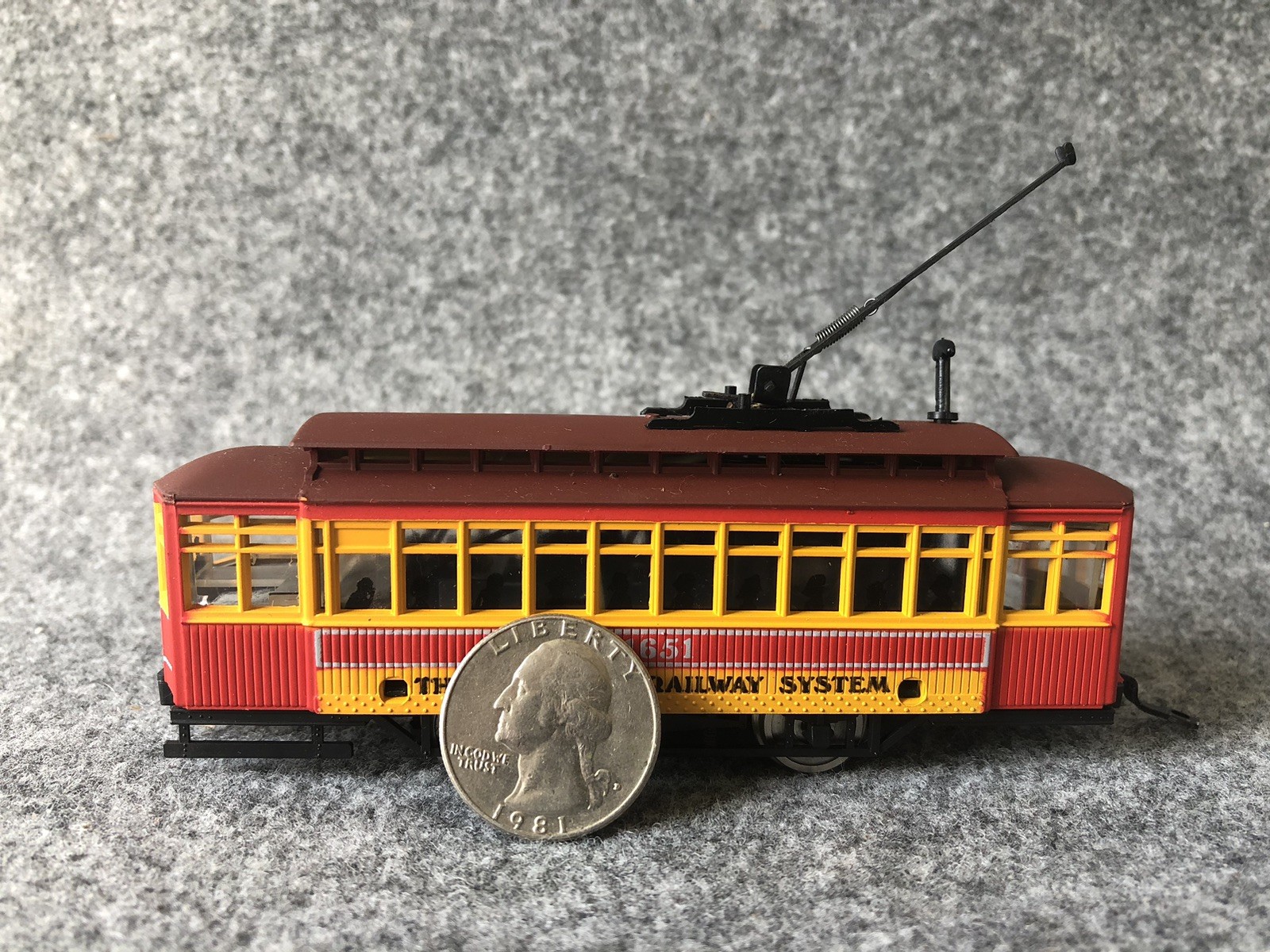 AHM HO Scale Third Avenue Railway System 1651 Brill Trolley 5301G, New