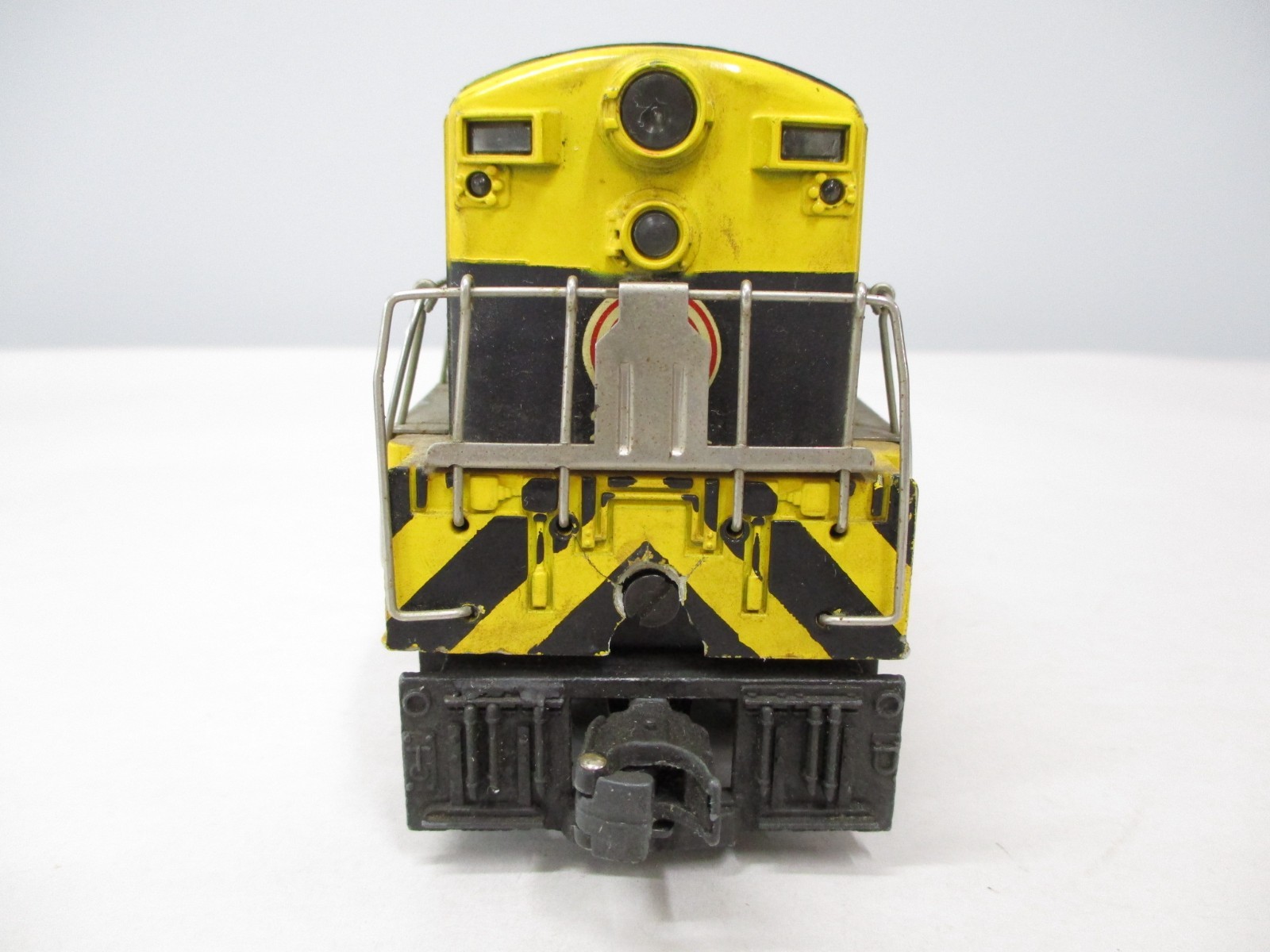 Lionel 2331 Virginian FM Yellow, Black Screw Breaks Postwar O gauge X7784