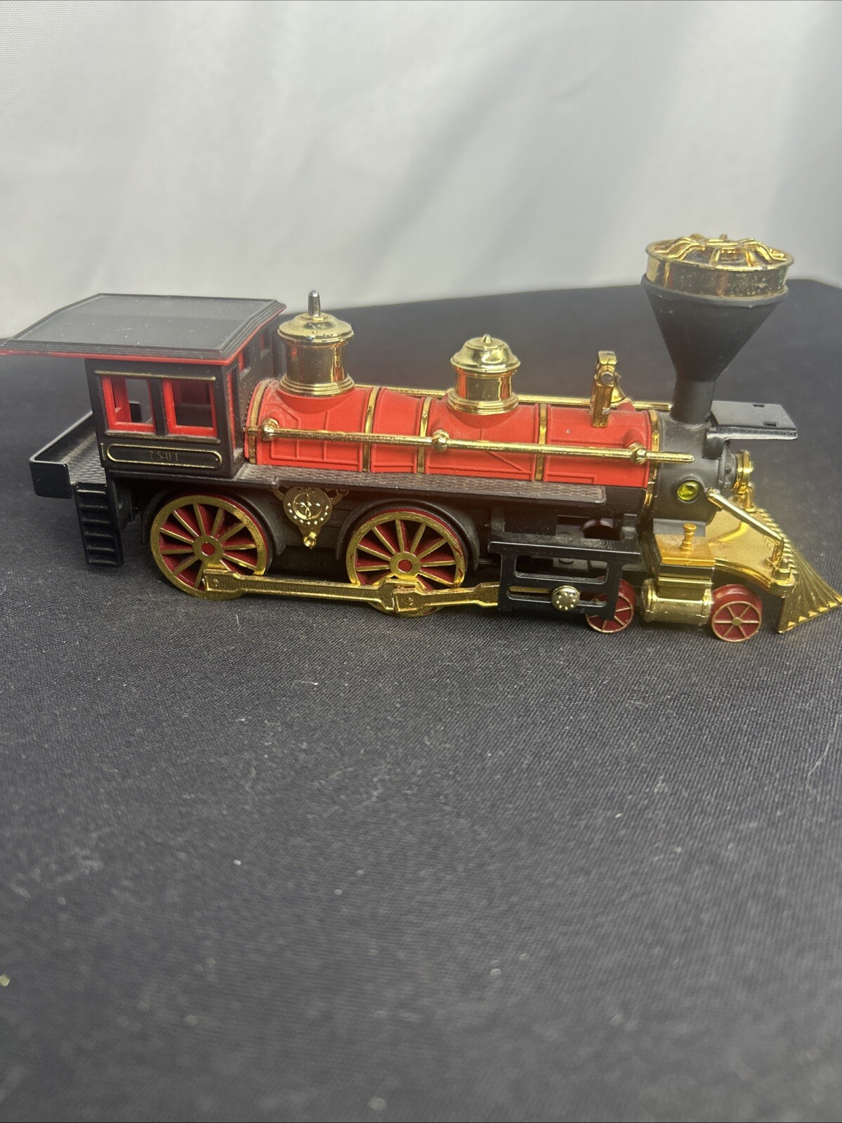 Vintage Model Train SS 7501 Steam Locomotive Red/Gold/Black Flawless Condition!
