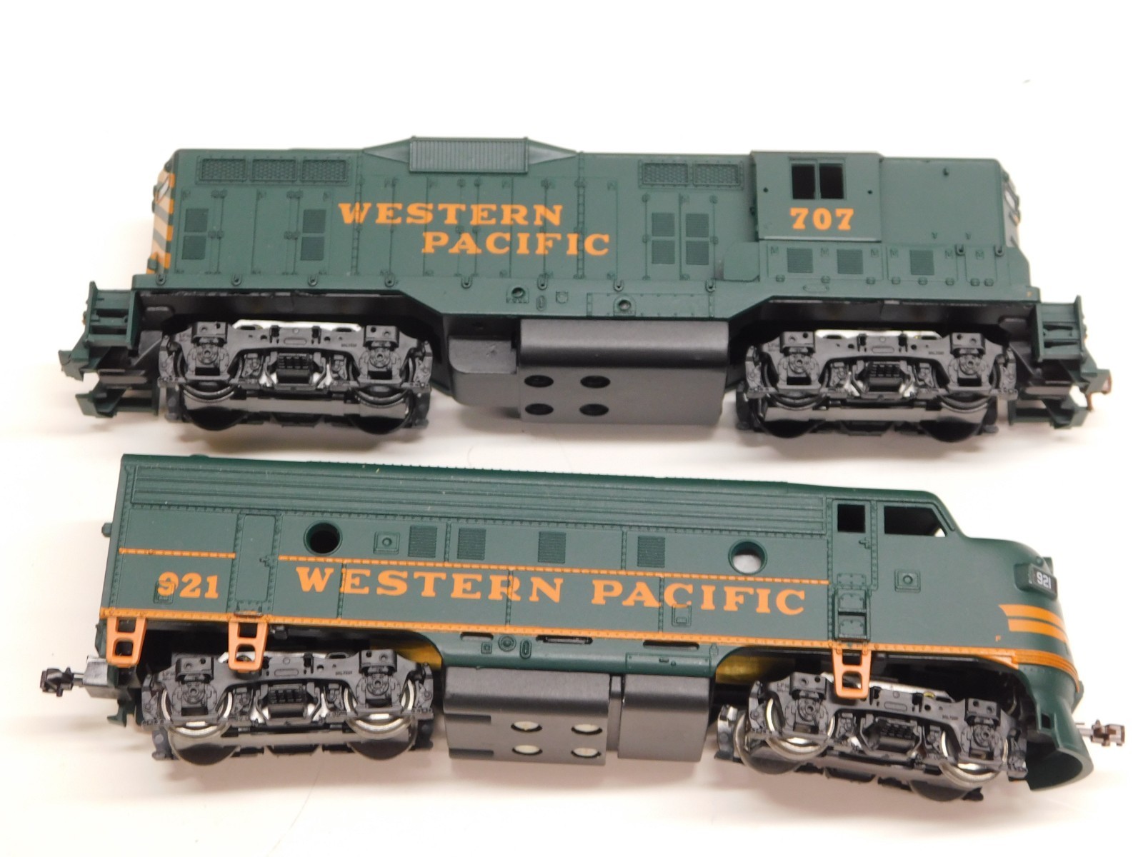 Athearn HO Western Pacific 2205 F7A/GP9 Diesel Locomotive Set-1 Powered/1 Dummy