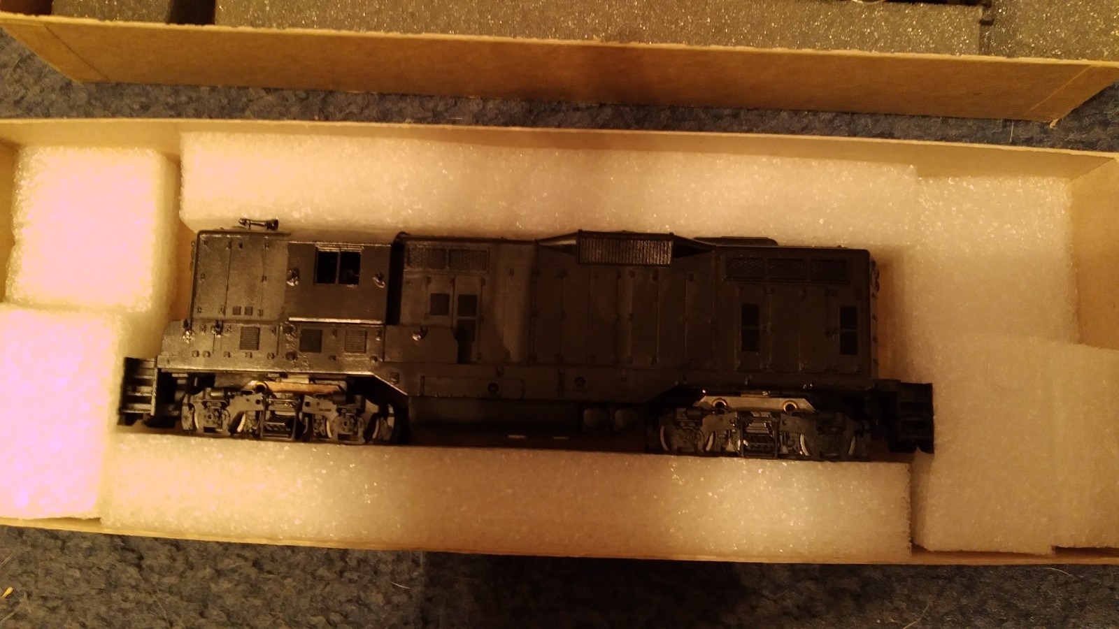 VINTAGE HO GP 7 or 9 TRAINS (BUNDLE OF 2) USED GOOD CONDITION